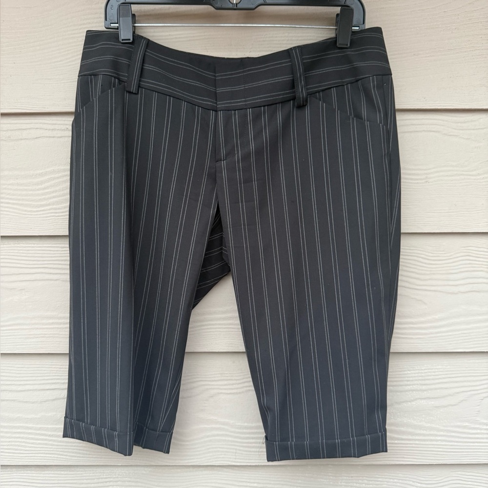 Alice + Olivia Black Bermuda Shorts - Picture 5 of 10
